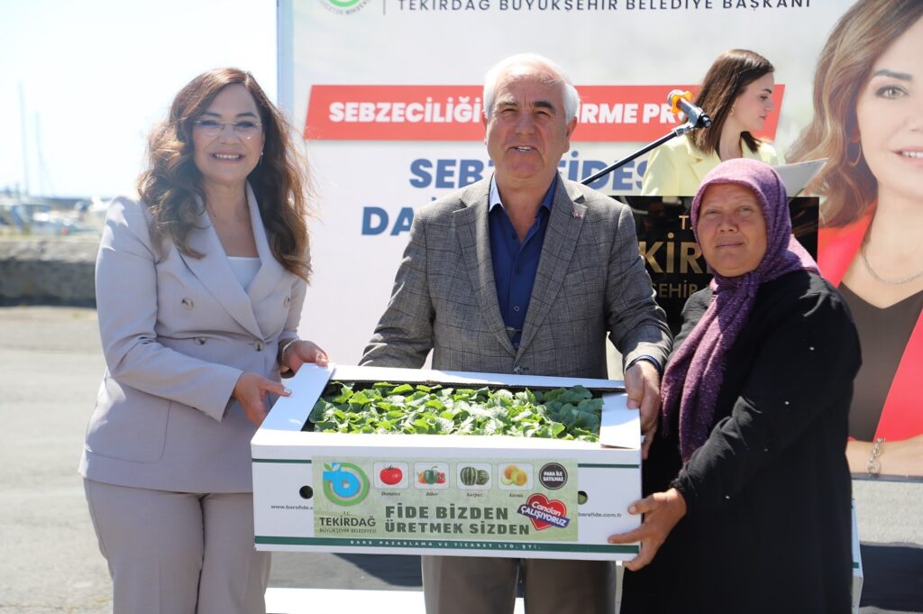 BÜYÜKŞEHİR’DEN ÜRETİCİLERE FİDE DESTEĞİ
