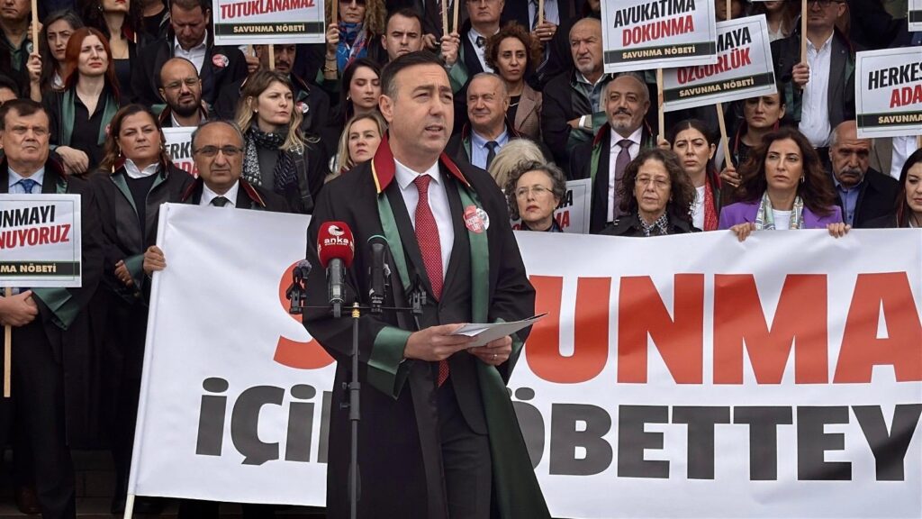Tekirdağ Barosu, Tutuklu Avukatlar için Savunma Nöbetine Destek Oldu