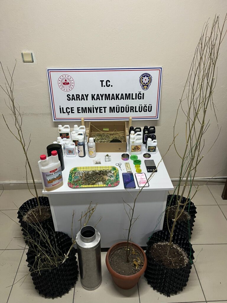 SARAY POLİSİ’NDEN UYUŞTURUCU VE SİLAH OPERASYONU: 5 ŞÜPHELİ YAKALANDI
