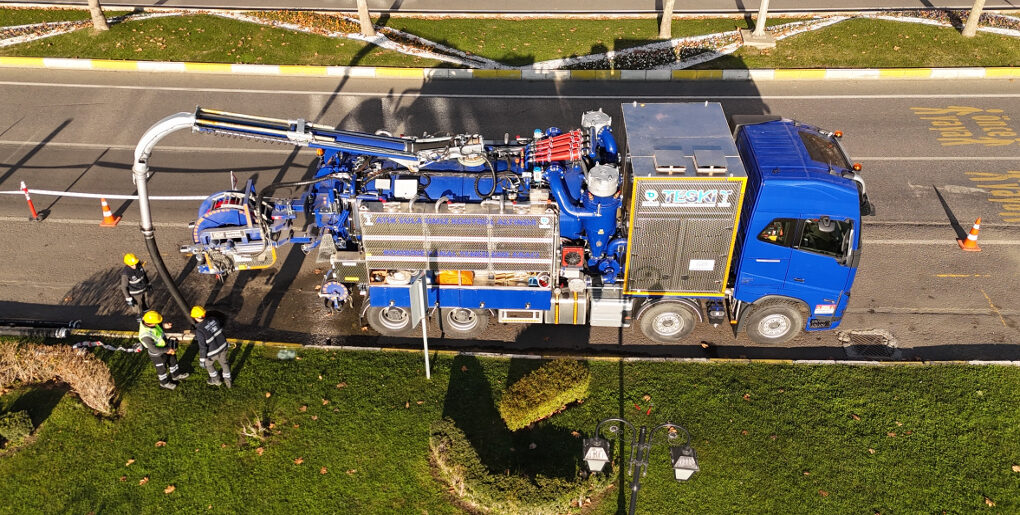 TESKİ’NİN YENİ NESİL KOMBİNE KANAL TEMİZLEME ARACI SAHADA