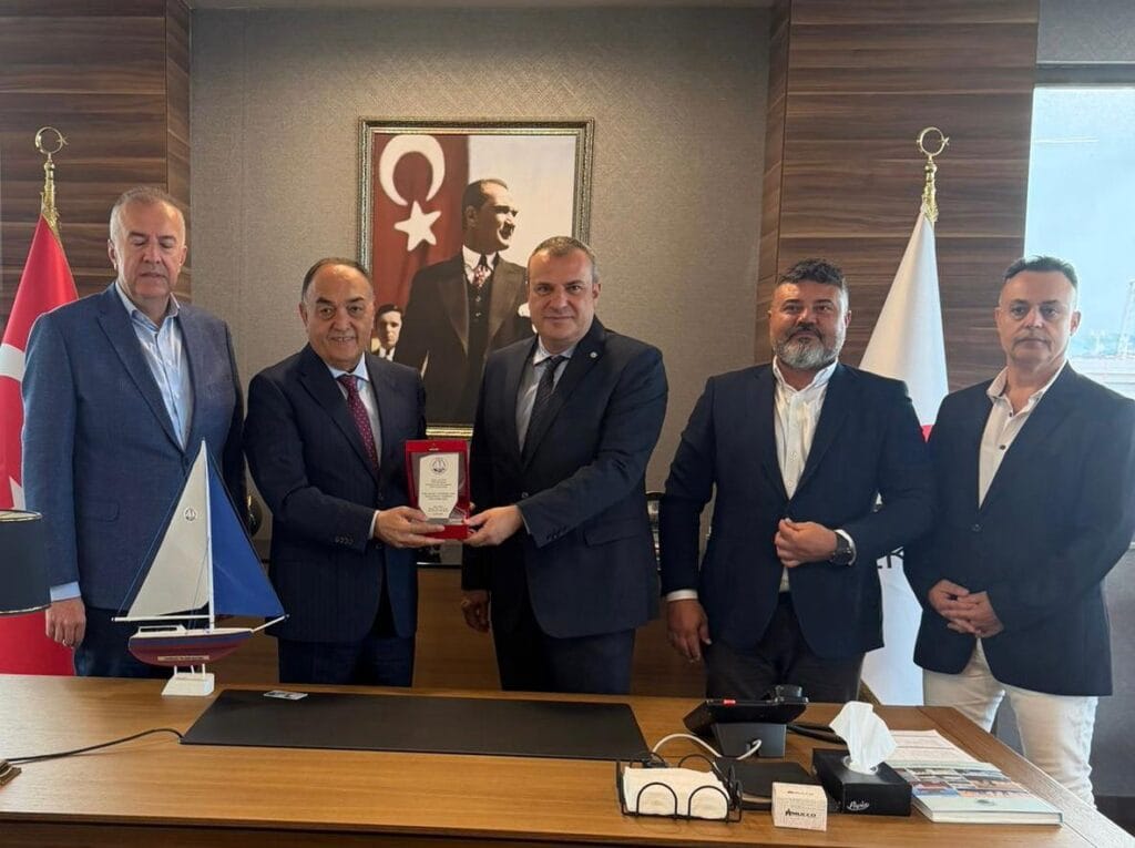 ALİ AVCI’YA PLAKET