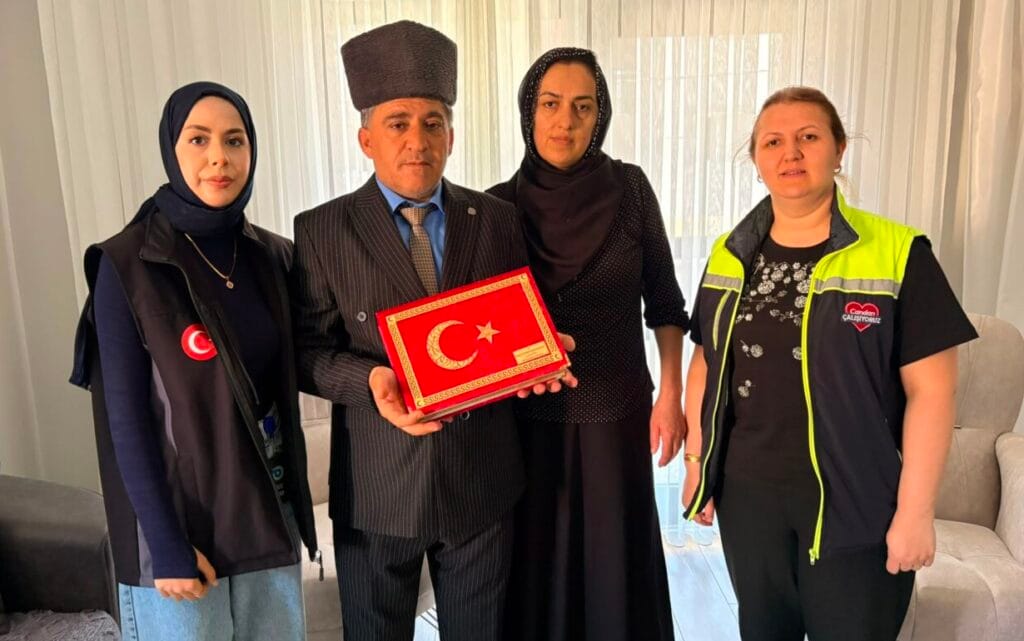BÜYÜKŞEHİR’DEN ŞEHİT AİLELERİ VE GAZİLERE BAYRAM ZİYARETİ