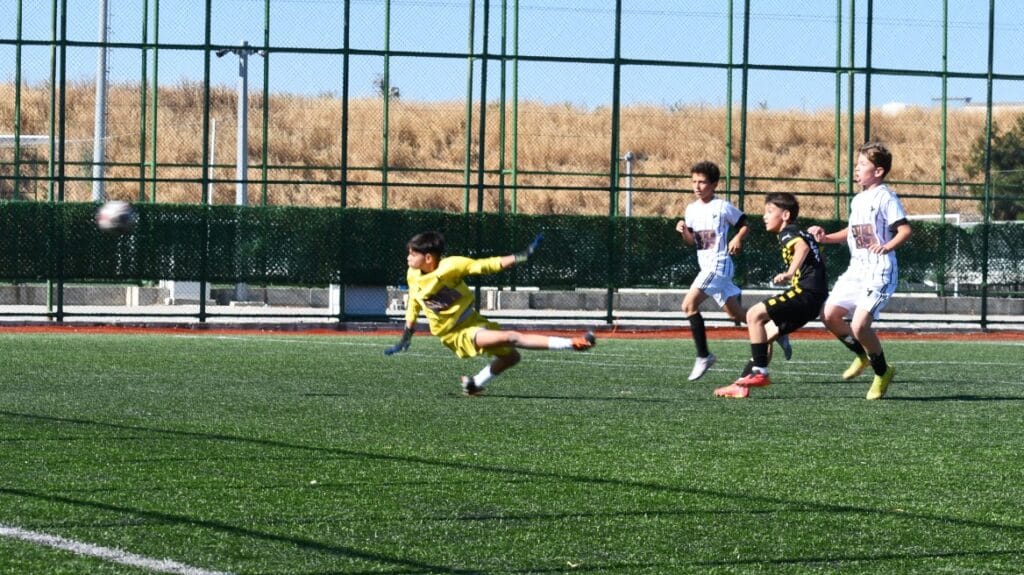 U12’de GOL DUELLOSU: YILMAZSPOR 5-5 100. YILSPOR