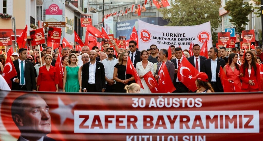  ZAFER COŞKUSU TEKİRDAĞ’I SARDI: BİNLER TEK YÜREK