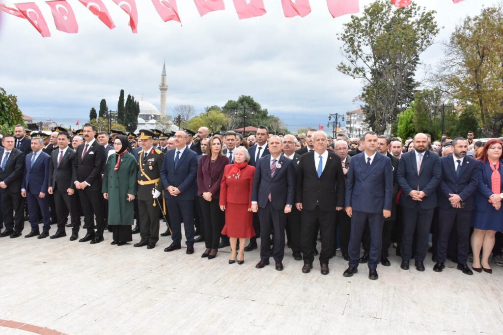 TEKİRDAĞ’DA 29 EKİM CUMHURİYET BAYRAMI İÇİN ÇELENK SUNMA TÖRENİ DÜZENLENDİ